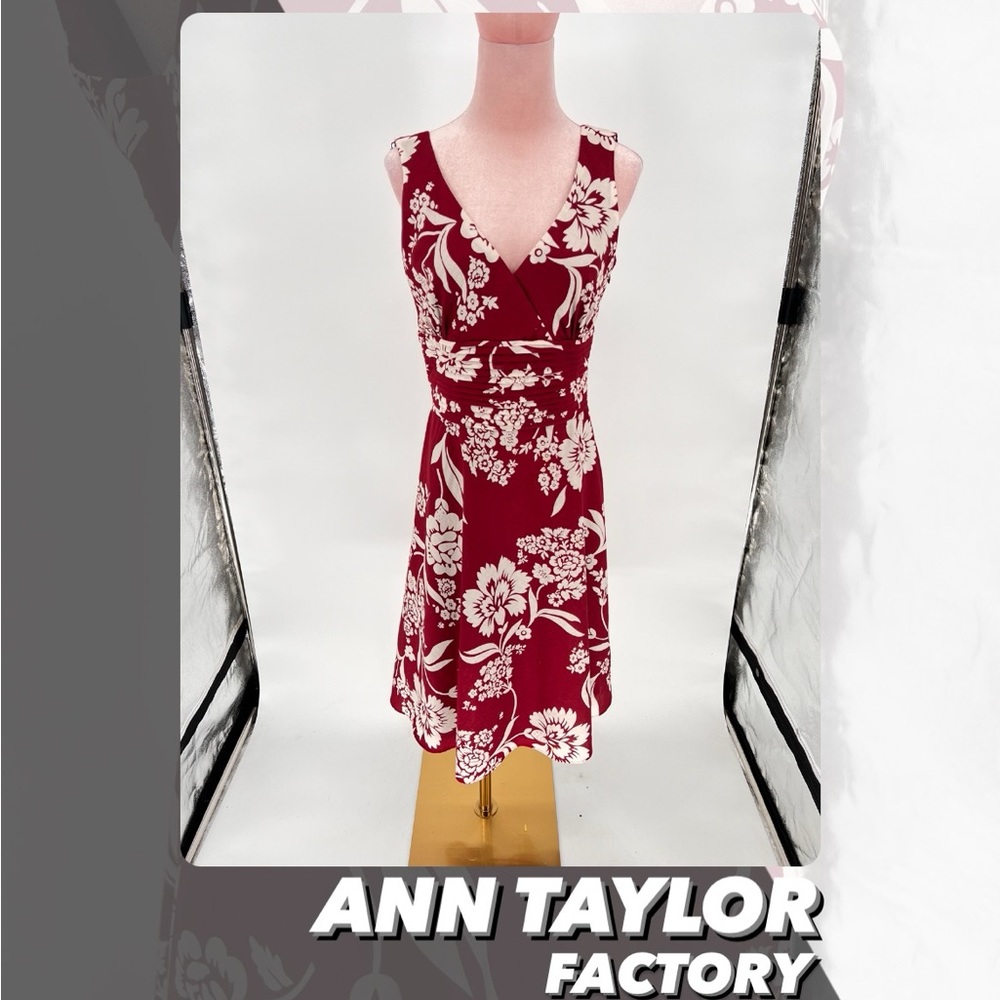 EUC Ann Taylor Factory Floral Fit And Flare Dress